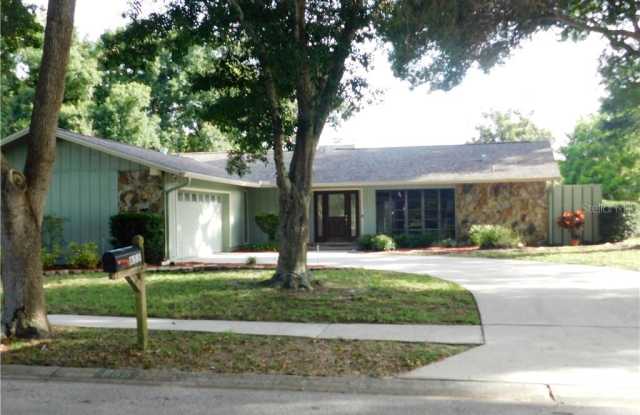 655 VILLAGE WAY - 655 Village Way, Palm Harbor, FL 34683