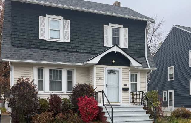 Three Bedroom Home Located in University Heights photos photos