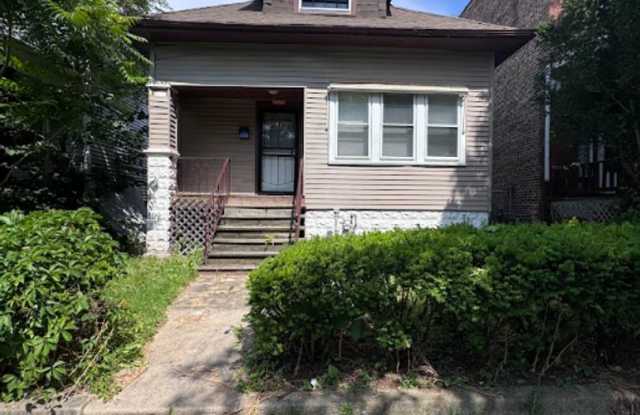 Single Family House Available Now 6 Bedroom 2 Bathroom Located In West Pullman photos photos Single Family House Available Now 6 Bedroom 2 Bathroom Located In West Pullman photos photos
