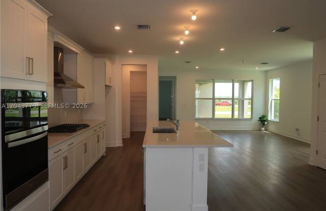 881 SW Bushel Trl Gallery 4
