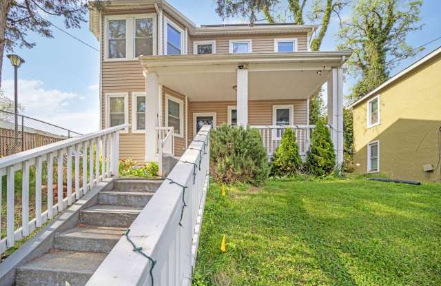 1633 W St Se photos photos