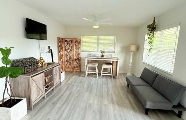 3500 Harrison St - 3500 Harrison Street, Hollywood, FL 33021