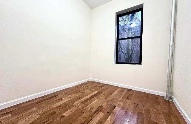 4441 Broadway Gallery 4