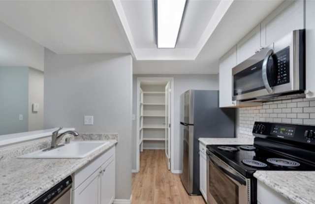 Delightful 1 bed in Heart of Bellevue - 14615 Northeast 32nd Street, Bellevue, WA 98007