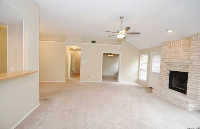 1011 HEDGESTONE DR Gallery 2