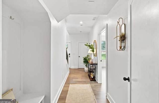3401 Catalan Alley Gallery 4