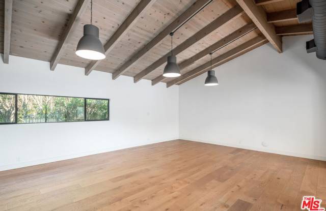 395 Huntley Dr - 395 Huntley Drive, West Hollywood, CA 90048