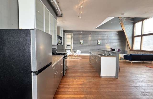 103 W Walnut Street Gallery 2