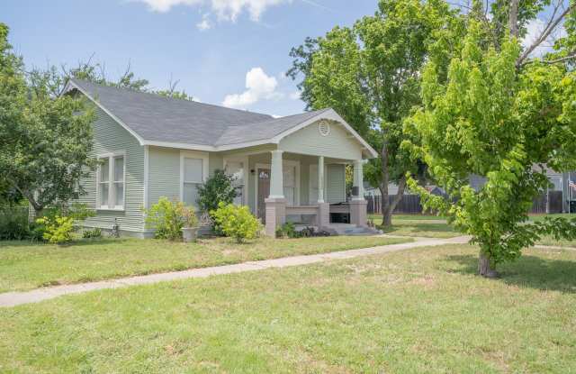 Gorgeous bungalow by Baylor Scott & White Gallery 4