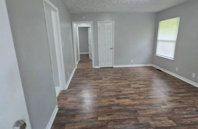 Two Bedroom Duplex Located on Eastside by 38th St and Emerson Ave photos photos