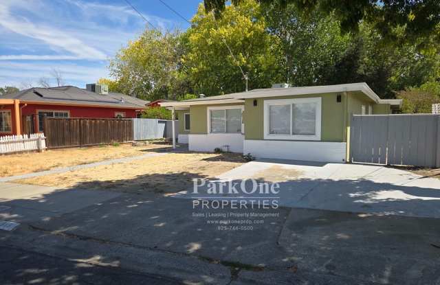 3 Bed 2 Bath House With Great Freeway Access and a Spacious Backyard photos photos