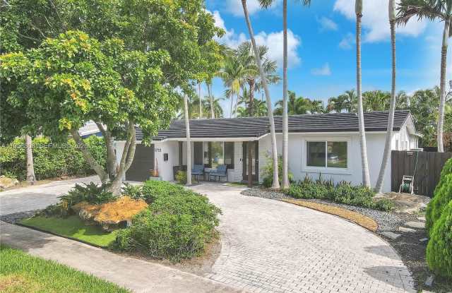 1715 NE 40th St photos photos