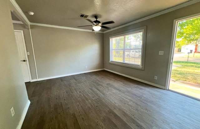 2326 NW Lincoln Avenue Gallery 2