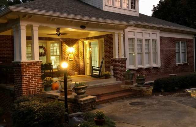 Gorgeous Historic Home in the Heart of Commerce Gallery 2