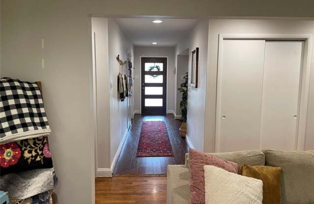 9869 Kingsman Drive Gallery 2