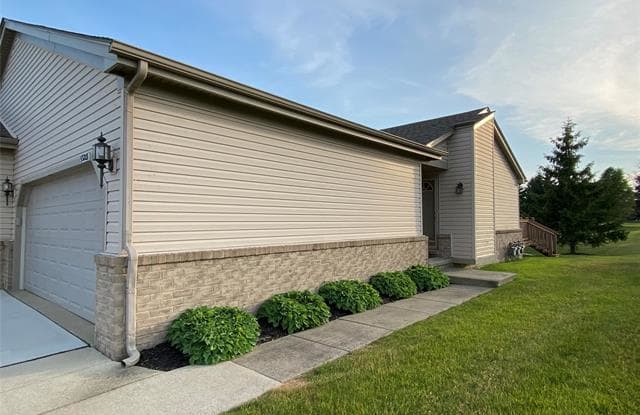 53203 PINERIDGE Drive - 53203 Pineridge Drive, Macomb County, MI 48051