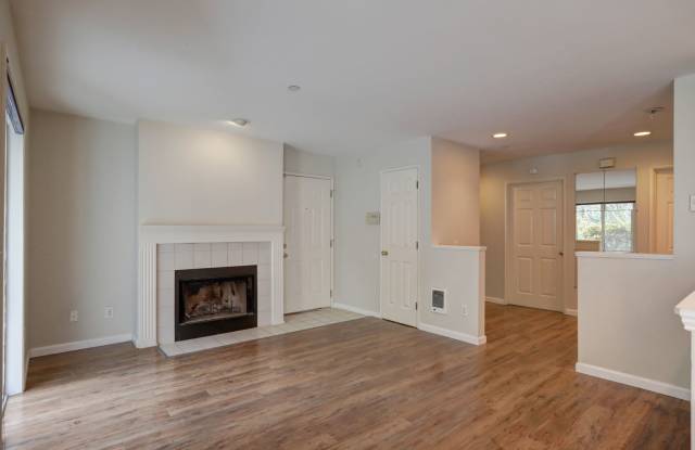 Lovely Ground Floor 2 Bedroom/1.75 Bath Lynnwood Condo! Gallery 4