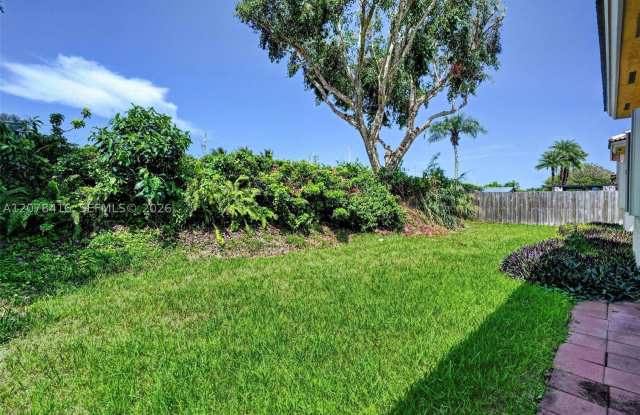 1971 SE 21st Ct Gallery 3