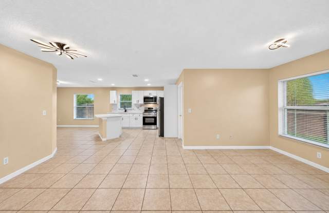 Remodeled 3-Bedroom Home in Holly Hill Gallery 4
