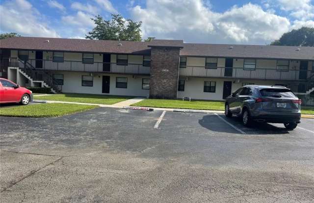 6040 Shakerwood Cir - 6040 Shaker Wood Circle, Tamarac, FL 33319