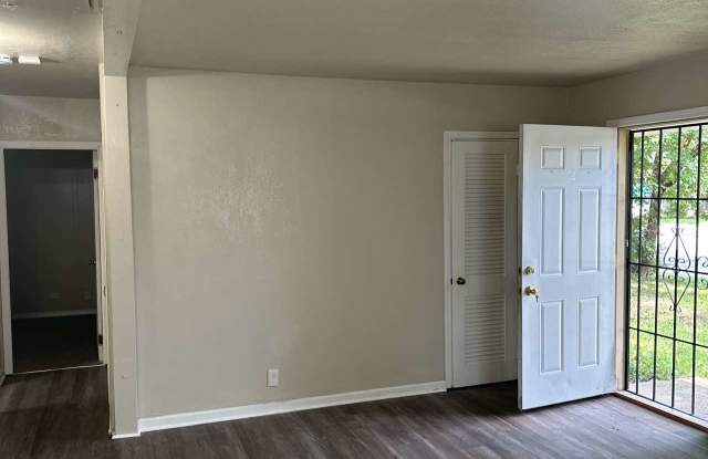 5817 North Teutonia Avenue Gallery 2