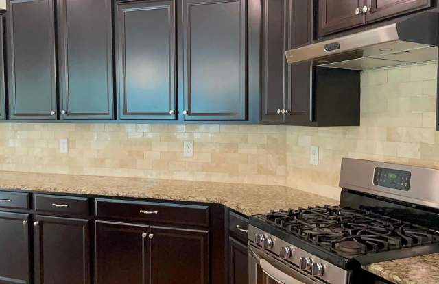 Room in 6 Bedroom Home at Agnew Dr Gallery 3