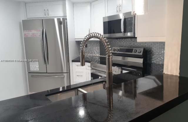 9421 Fontainebleau Blvd photos photos