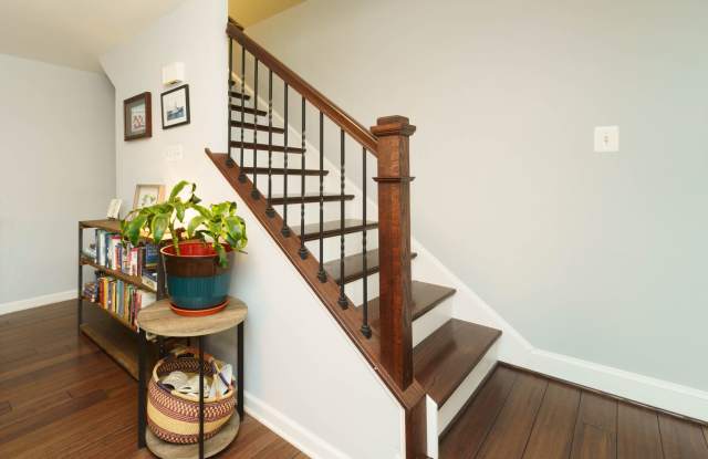 Meticulously Maintained 4 BR 2.5 BA Home in Burke, VA Gallery 3