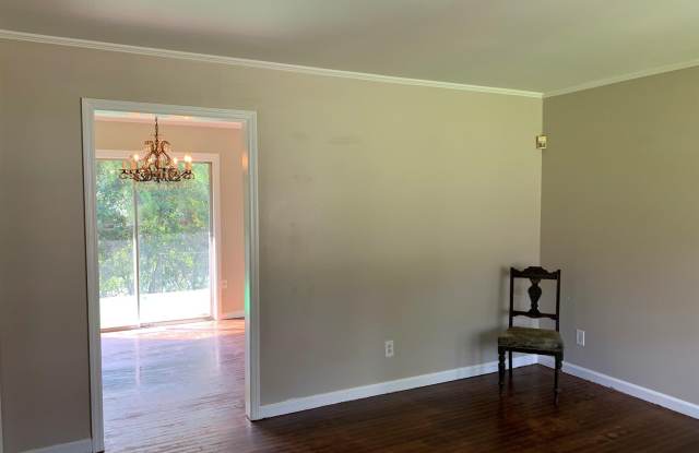 3240 Commodore Drive Gallery 4