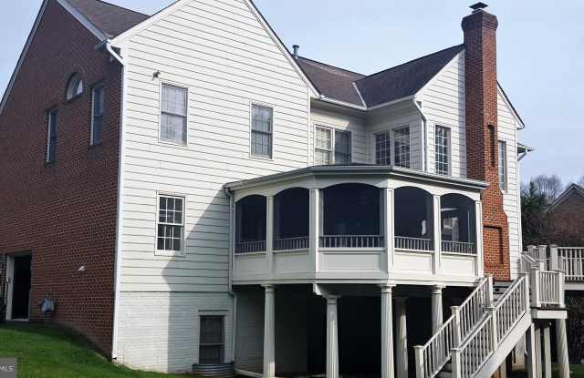 1431 MAYHURST BOULEVARD Gallery 2