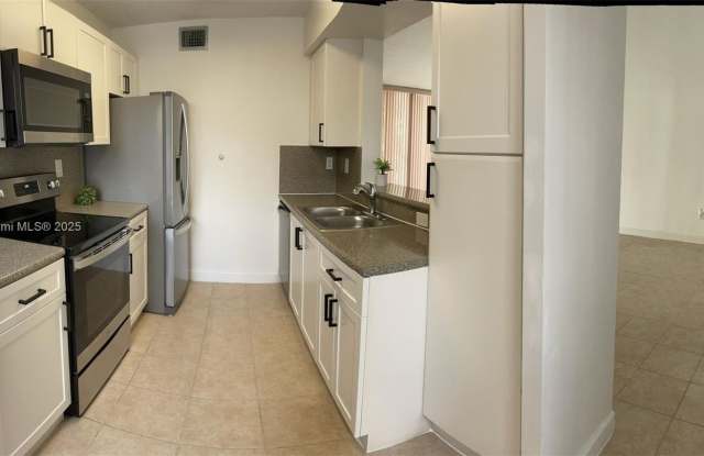 9762 NW 47th Ter photos photos
