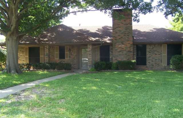 827 Meandering Way - 827 Meandering Way, Mesquite, TX 75150