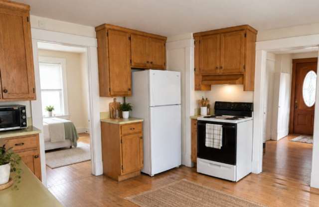 241 Main Street, Orono, ME 04473 Gallery 1
