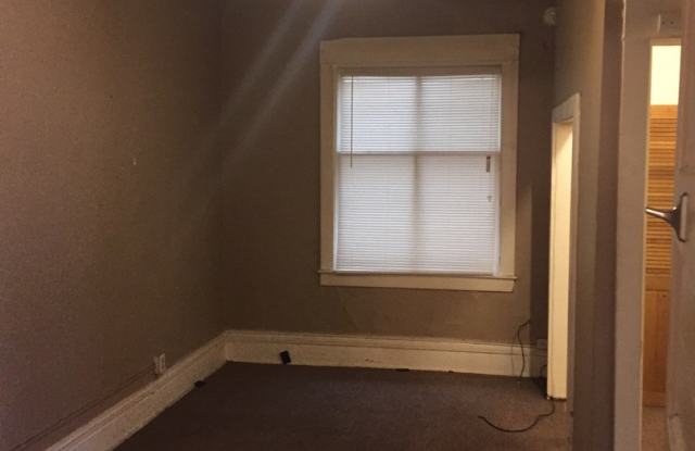 1 Bedroom with Den 1 Bath on the West Side of Saint Paul HEAT INCLUDED Gallery 3
