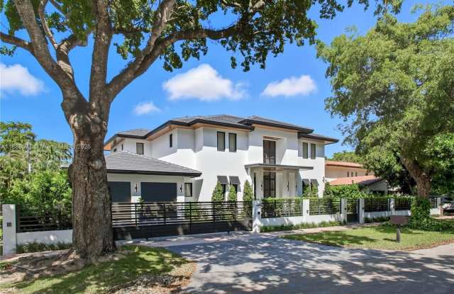 1515 Urbino Ave photos photos
