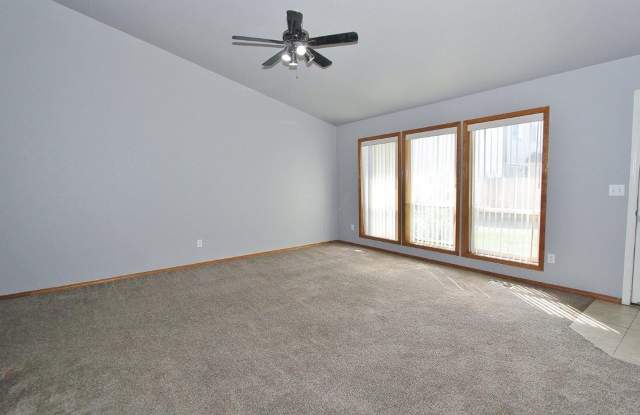 Single-Level Unit w/1-Car Garage Gallery 4