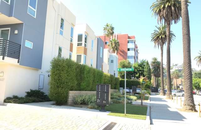 Modern Home in Hollywood with 2-Bedrooms, 3 Baths, 2-Car Attached Garage, and Private Rooftop Deck photos photos