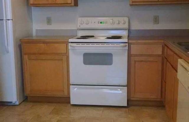 3 Bedroom, Spacious Townhome- Available July 2026! Gallery 2