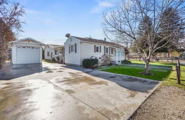 3bd/2ba with Great Boise Location on Large Corner Lot photos photos