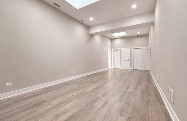 3214 W Lawrence Avenue Gallery 3
