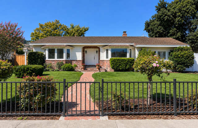 Spacious 3-Bedroom Napa Home with Bonus Room & Large Fenced Yard Gallery 1