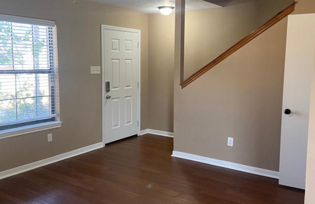 AUGUST 2027 PRE-LEASE Wonderful 3 Bed, 3 Bath Duplex Walking Distance from Campus! Gallery 3