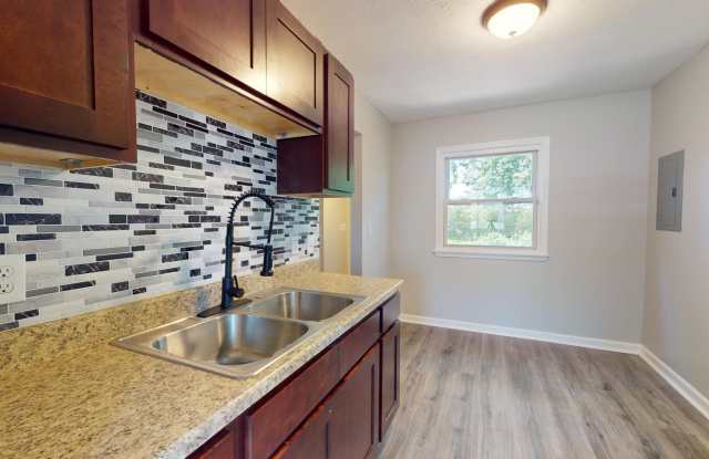 Bellaire / Puritas Area - 3 Bedrooms - 1 Bath - Single Family Home - 4460 West 139th Street, Cleveland, OH 44135