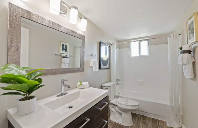 Camelback Village Apartments Gallery 3