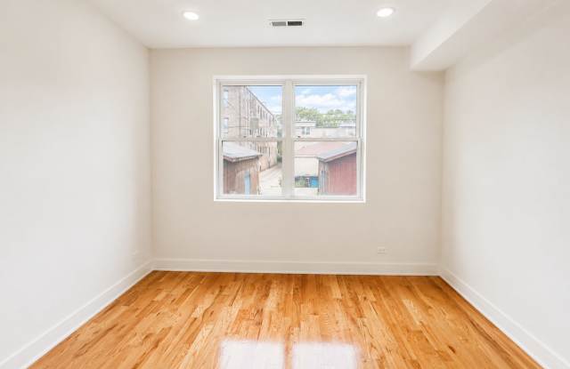 3136 North Ridgeway Avenue Gallery 4