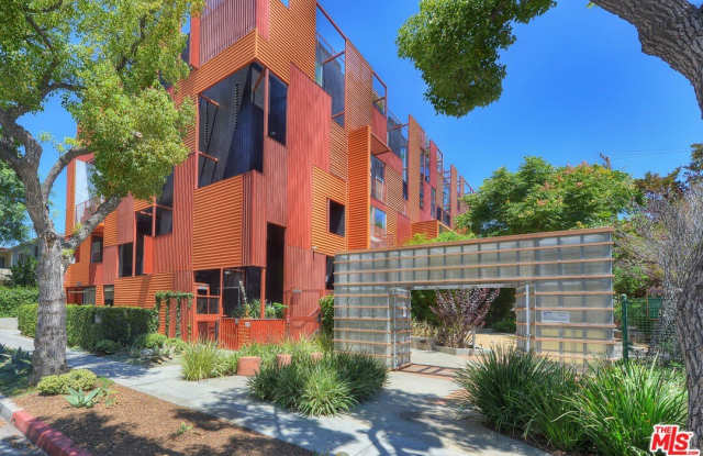 1140 N FORMOSA AVE photos photos