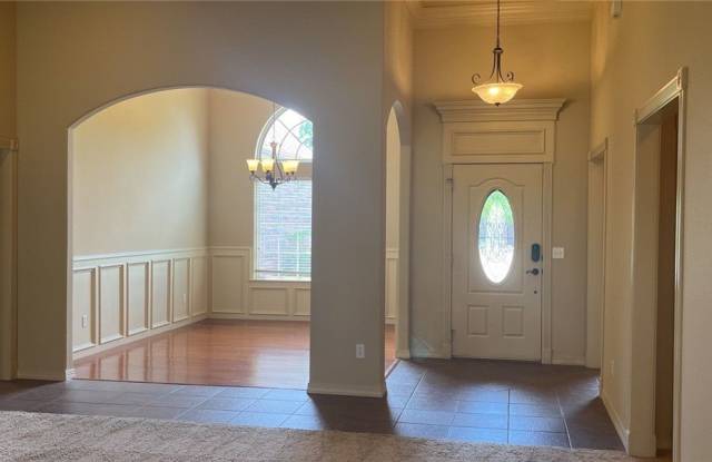 5301 S Stone Bay Court Gallery 3