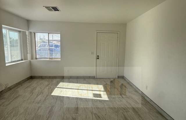 316 S Oswell st - A Gallery 4