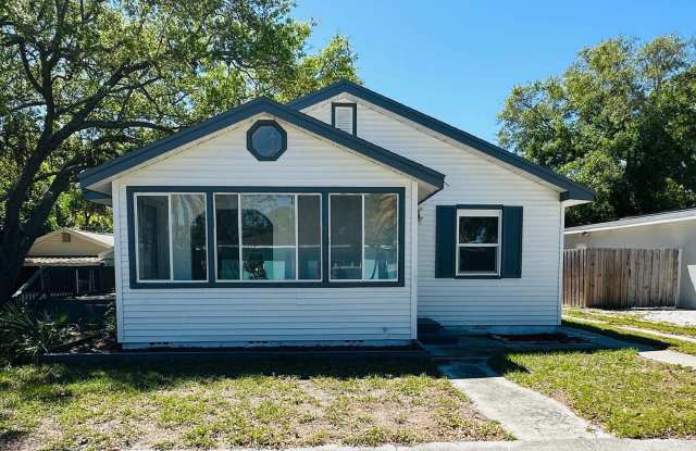 Charming 3 Bed, 2 Bath Oasis: Minutes from Clearwater Beach  Downtown Dunedin photos photos
