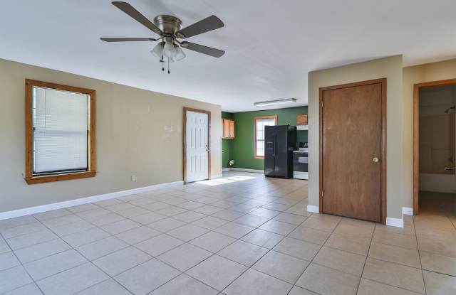 2 BD 1 BA DUPLEX! Gallery 3